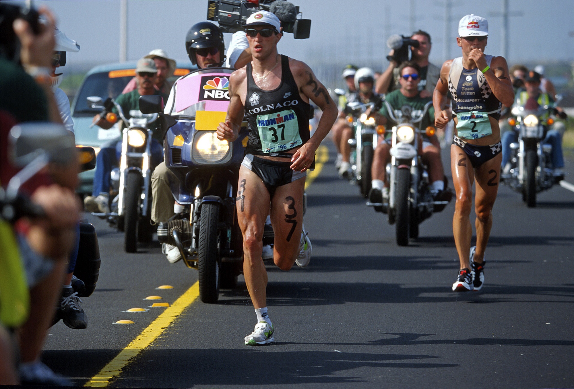 Luc Van Lierde leading the run at Ironman Hawaii 1996